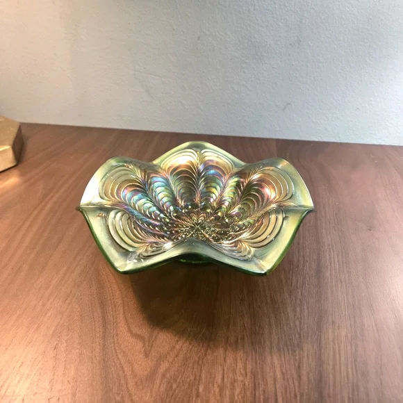 Vintage Fenton Carnivol Glass Iridescent Green and Gold Bowl - Picture 2 of 3